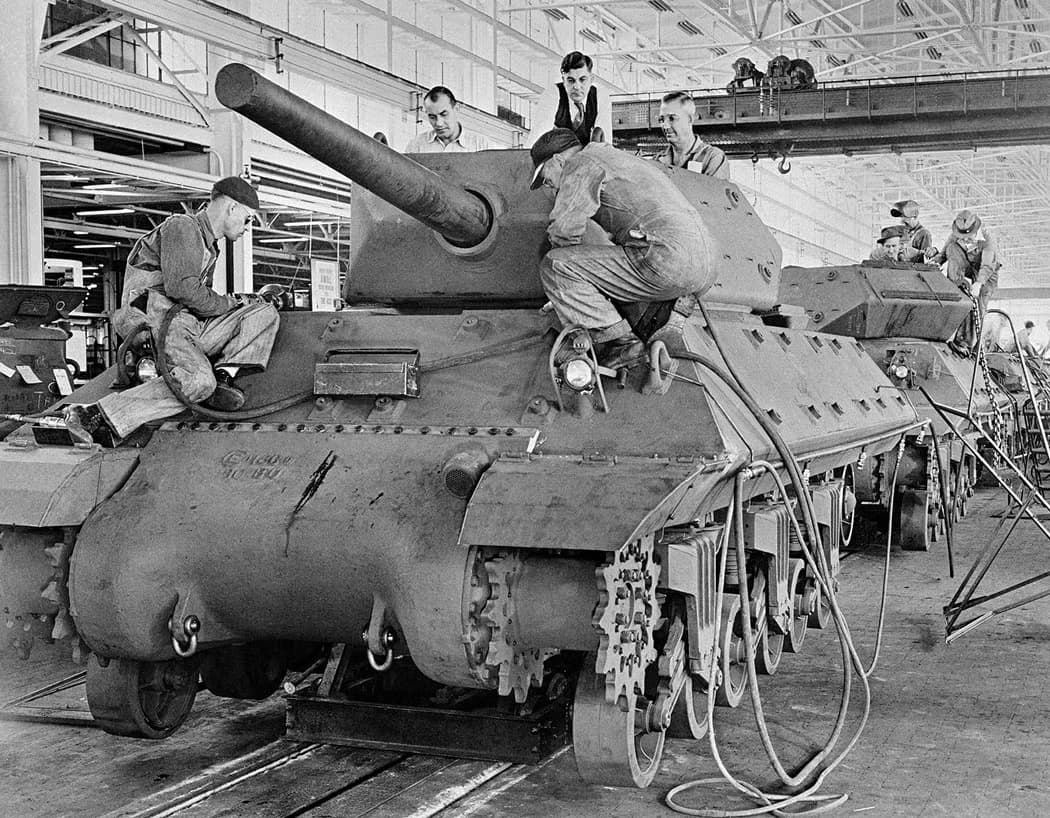 Workers at Ford's Highland Park plant assemble M10A1 tank destroyers in 1943